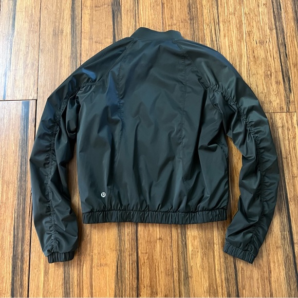 Lululemon Above The Clouds Jacket Evergreen - Picture 6 of 6